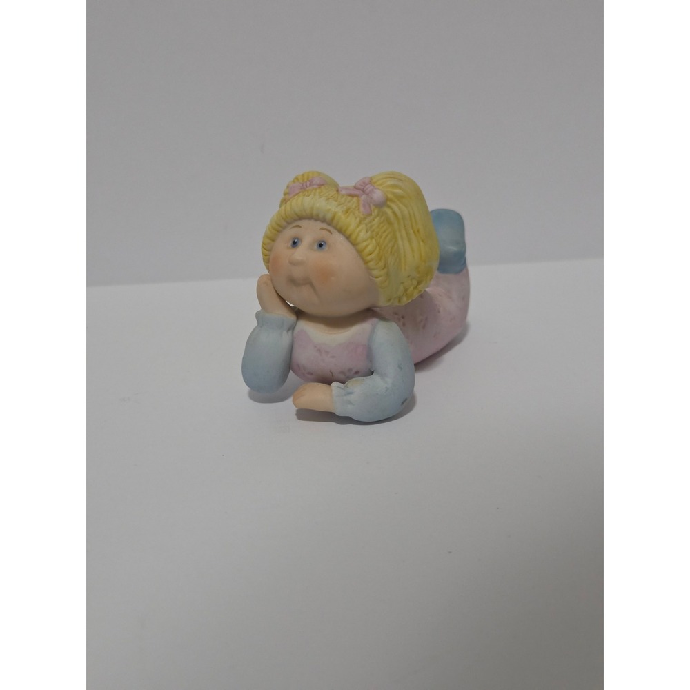1984 Vintage Cabbage Patch Kids Figurine‎ and shirt Girl Pink/Blue Overalls